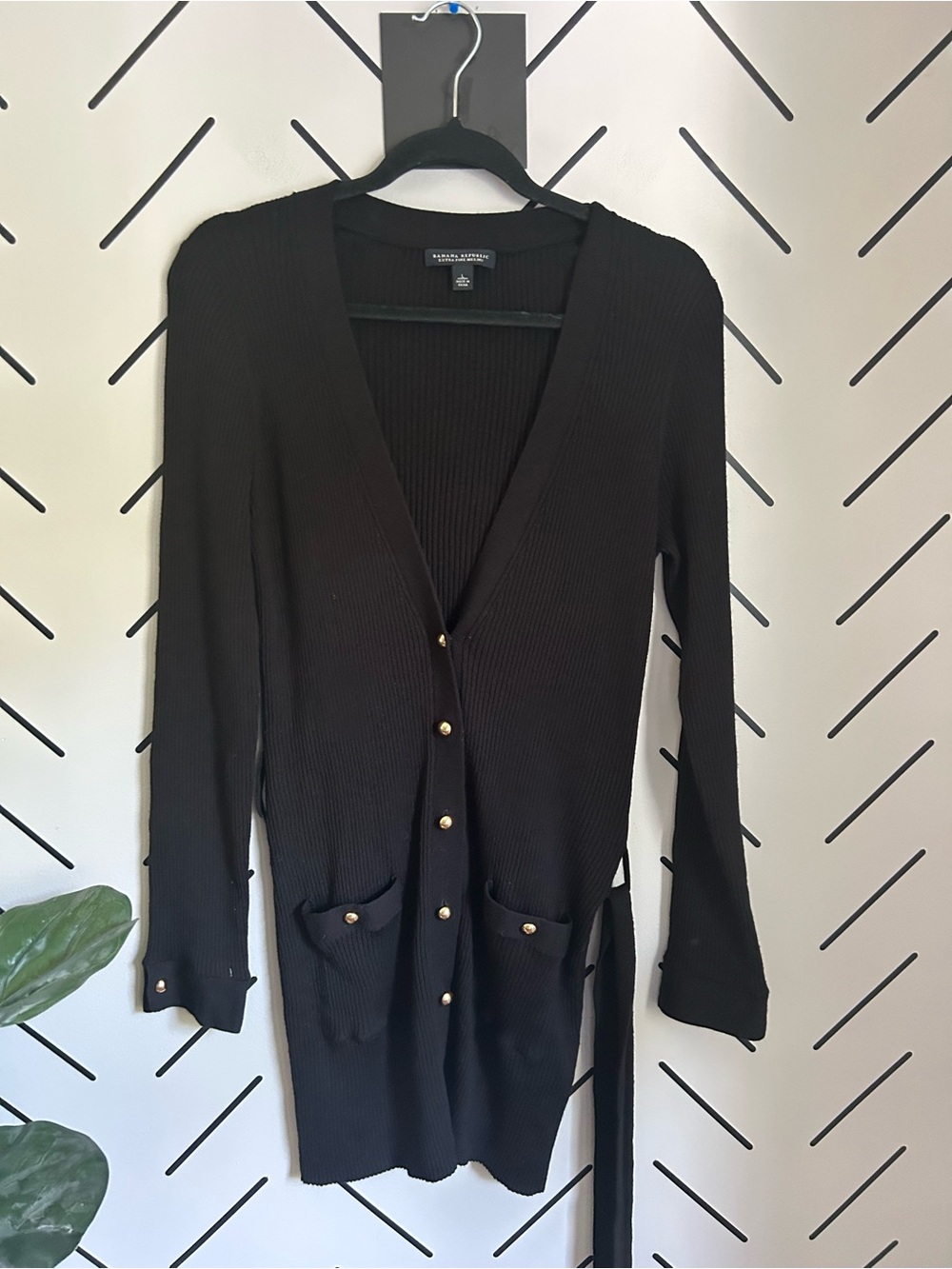 Banana republic black ribbed 100% merino wool belted sweater